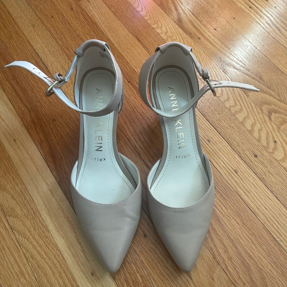 Ann Klein kitten heels, tan/nude color. Size 8
